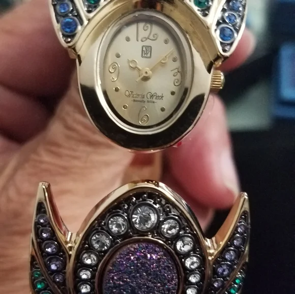 Peacock Feather Cuff Watch - Picture 3 of 4